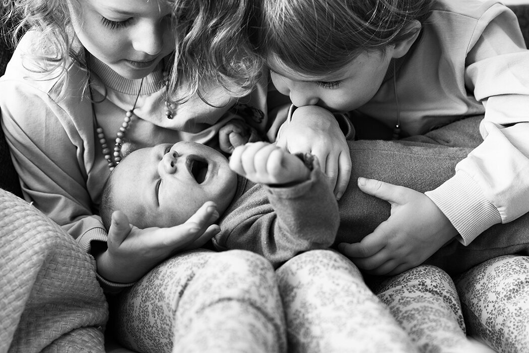 babybroertje, kraamkado, gezinsfotos, newbornfotograaf rucphen, halderberge, westbrabant, ettenleur, breda, roosendaal, bergenopzoom, zwangerschap, mooie babyfotos