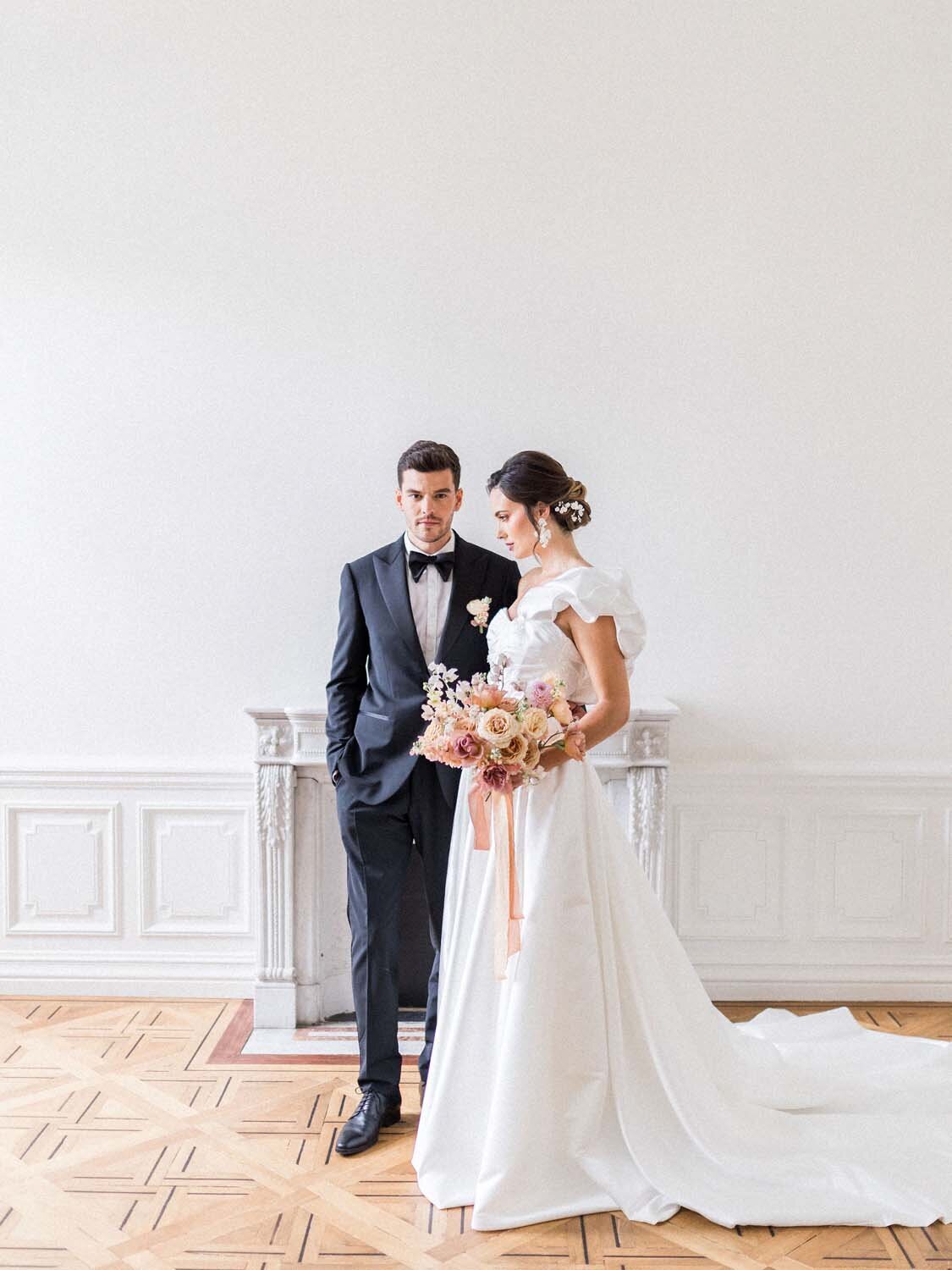 Colorful couture wedding at luxury hotel chais Monnet in Cognac - Veronique Lorre artistic direction floral designer23