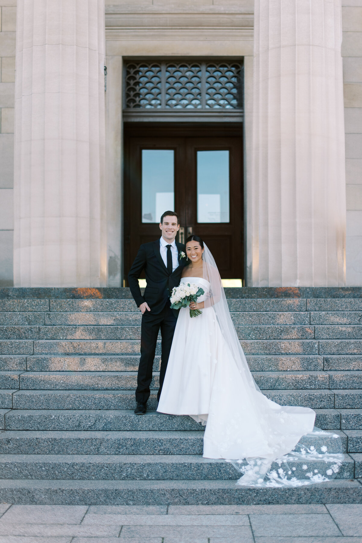 cassie-nichole-photography-cincinnati-ohio-wedding-photography-the-view-at-mt-adams-hannah-jeff-wedding-day-bride-and-groom-6