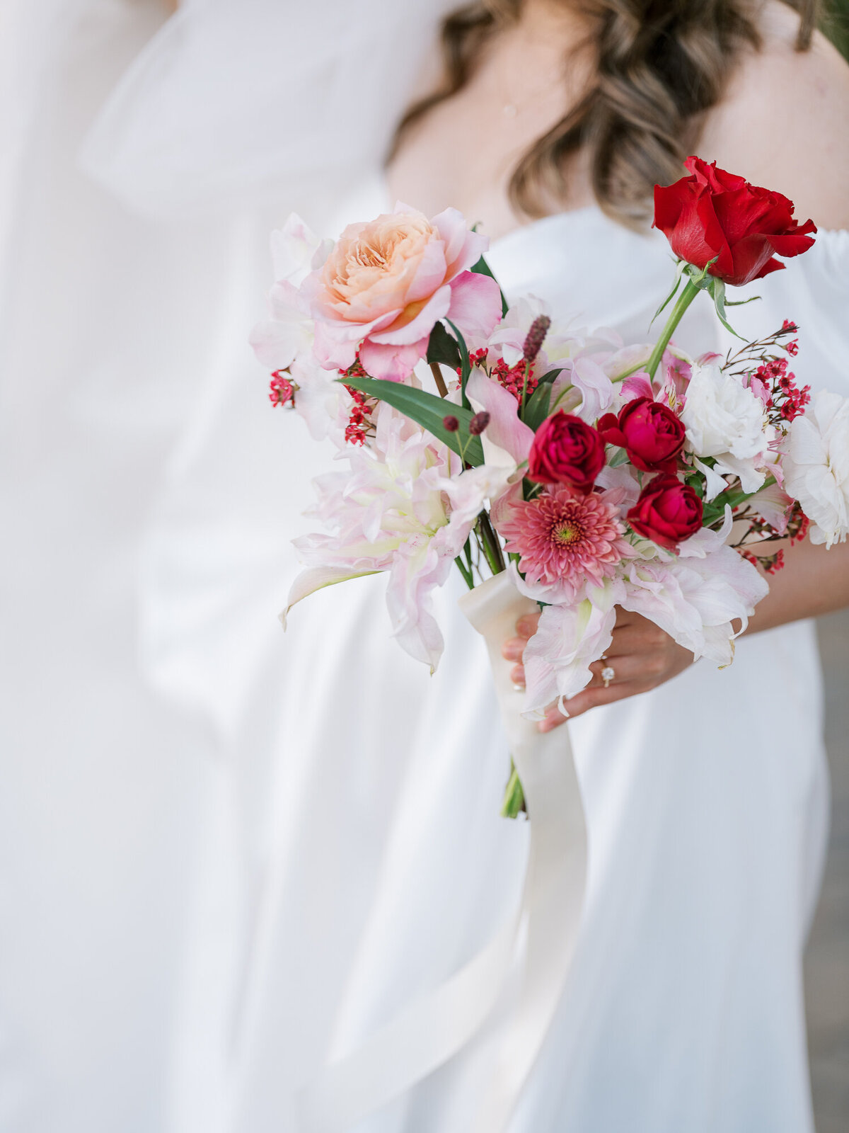 Red bridal bouquet for autumn weddings