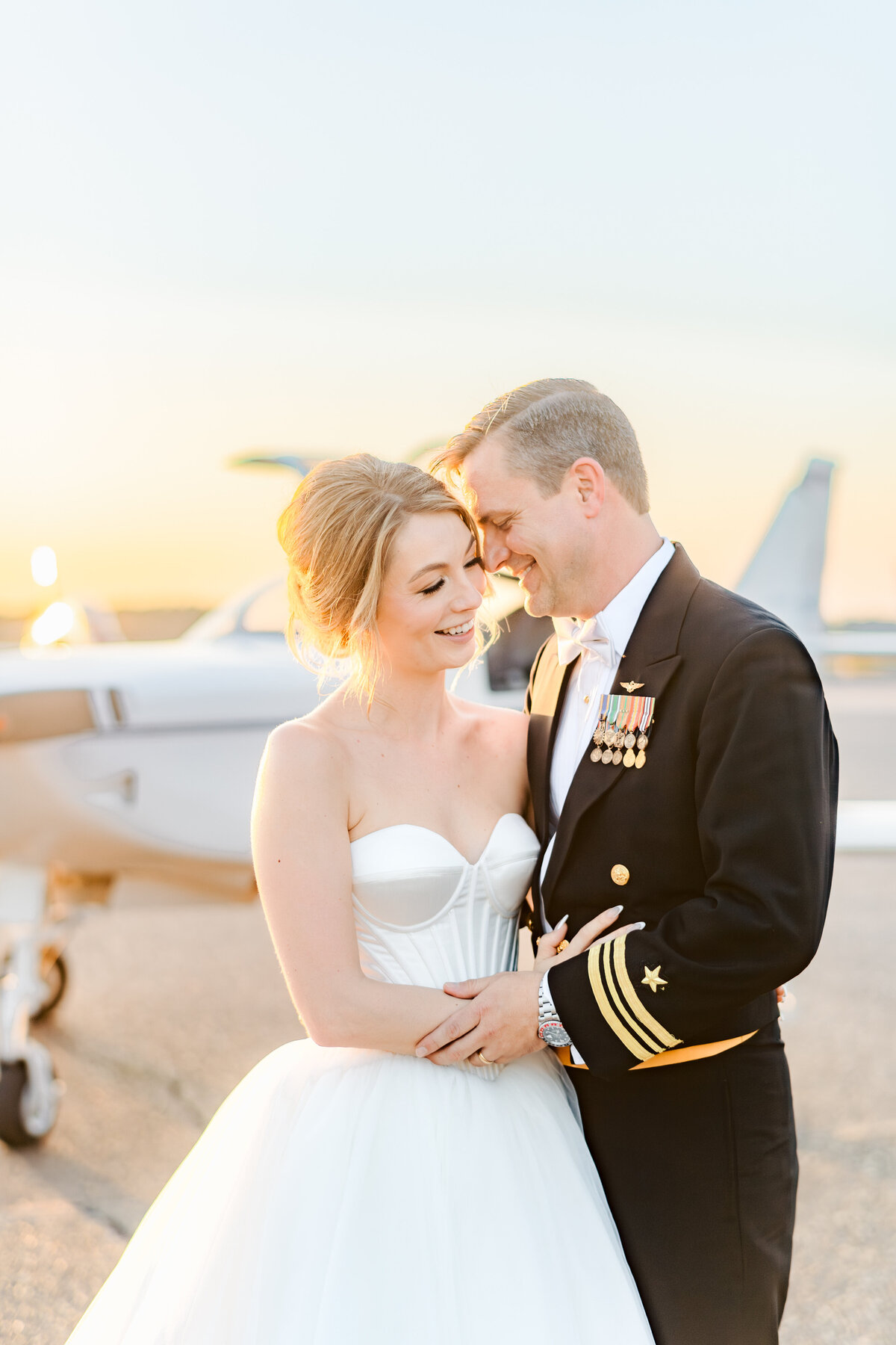 Merdian Mississippi Wedding at Key Bros Hanger _ Lauren Elliott Photography _ Sarah and TY-926