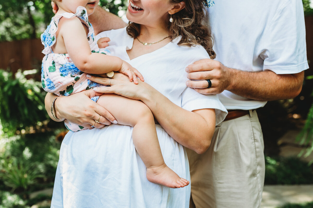 family-at-home-backyard-photos-fort-worth-texas