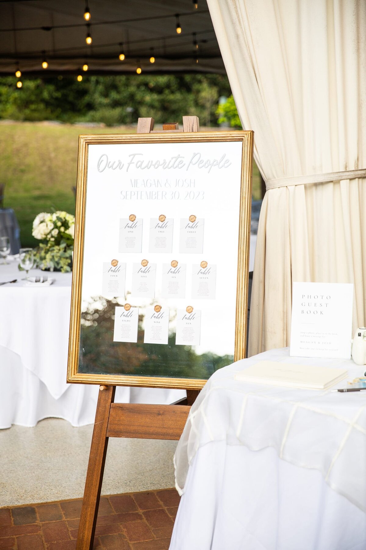 seating-chart-gold-white-wedding