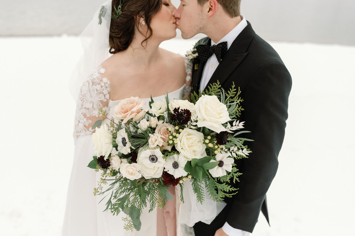 winter_lake_chelan_wedding_02
