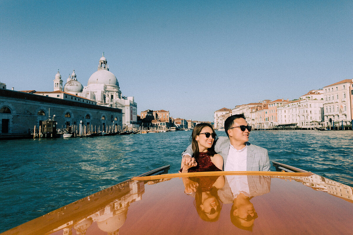 Venice-taxi-boat-luxury-photoshoot-couple-wedding16