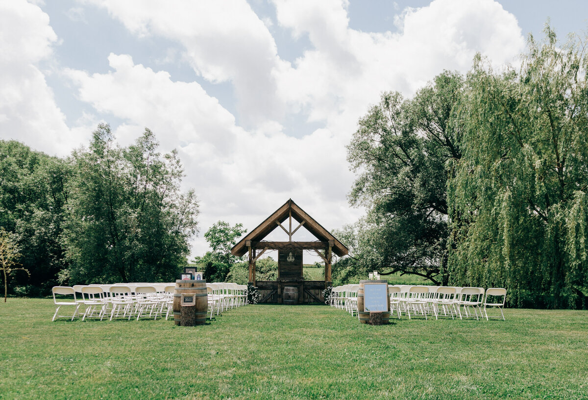 Elegant outdoor wedding ceremony surrounded by beautiful willow trees