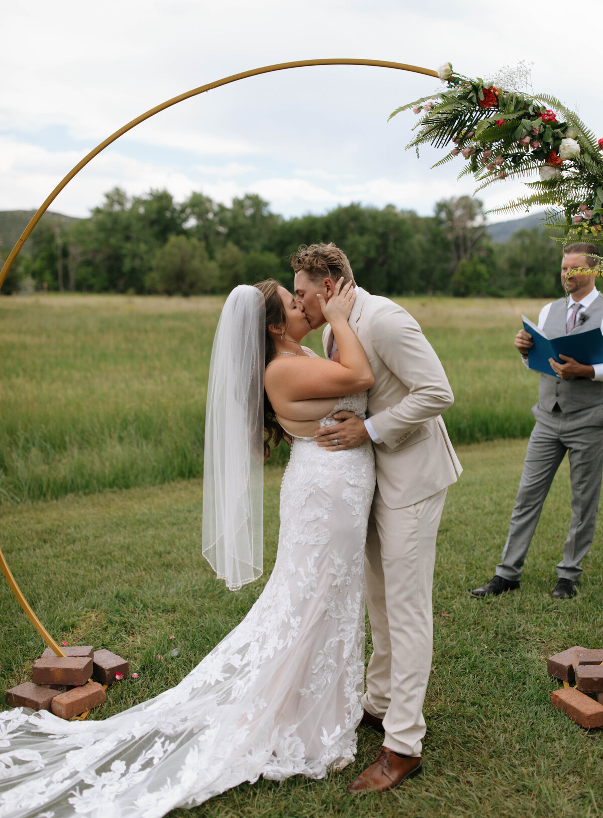 Gabby Rhodes is a wedding photographer based in Northern Colorado