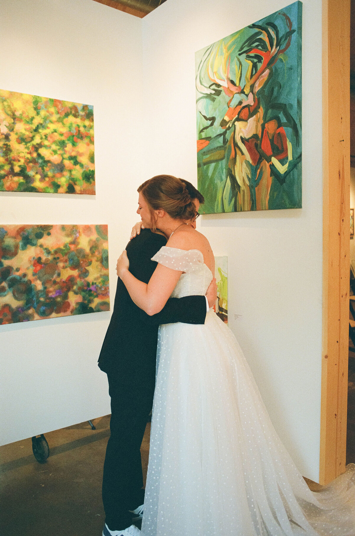 Brooke&PerronWeddingPhotos_GettingReady_AustinWeddingPhotographer_HereafterFilms-86