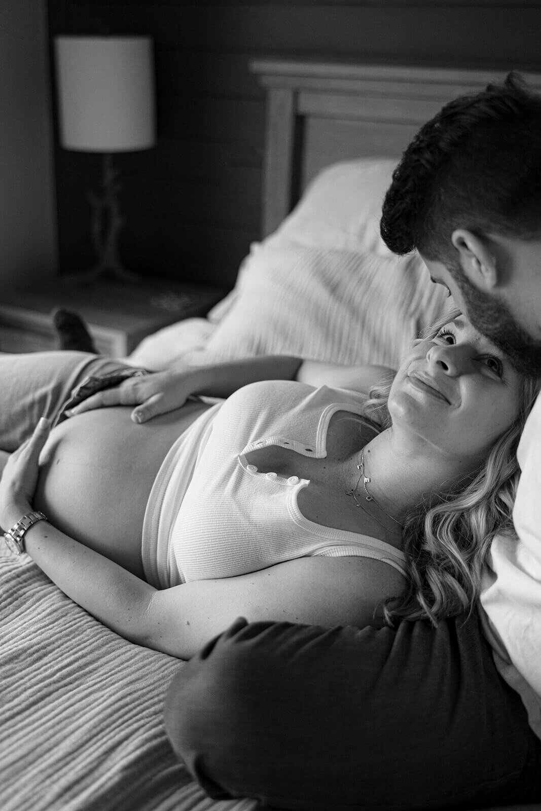 at-home-lifestyle-maternity-newborn-session-wonder-in-adagio-13
