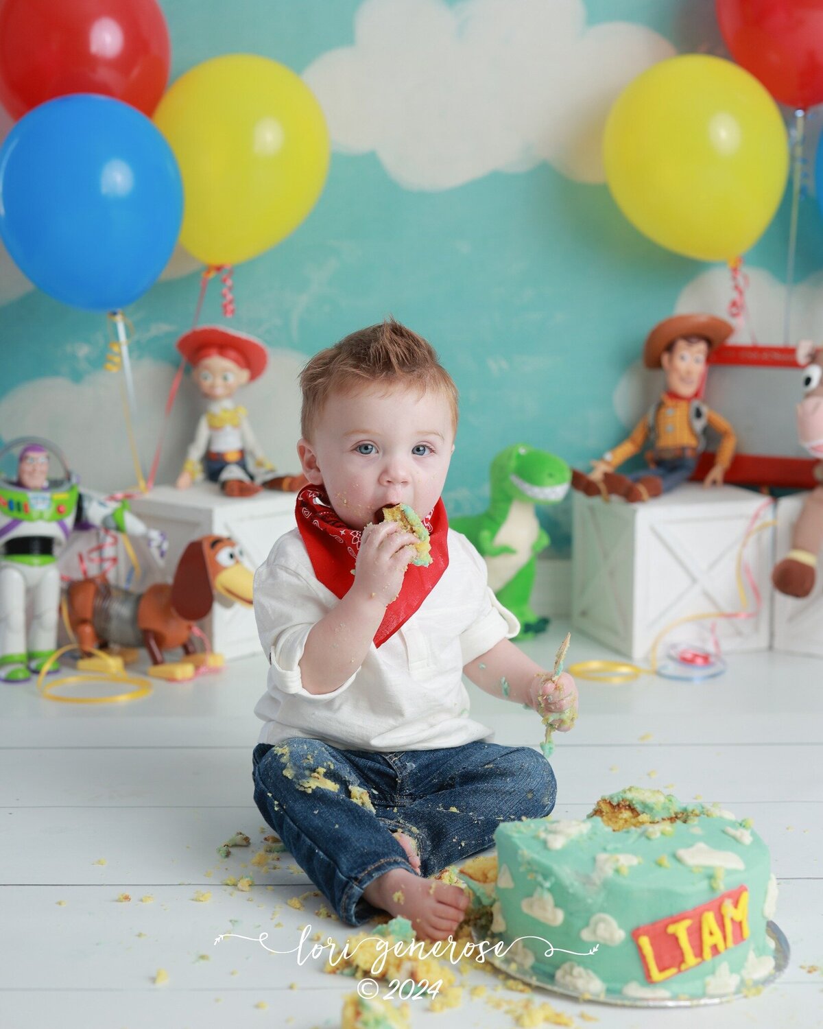 lehigh-valley-photographer-lori-generose-lg-photography-first-birthday-cake-smash-boy-center-valley-pa