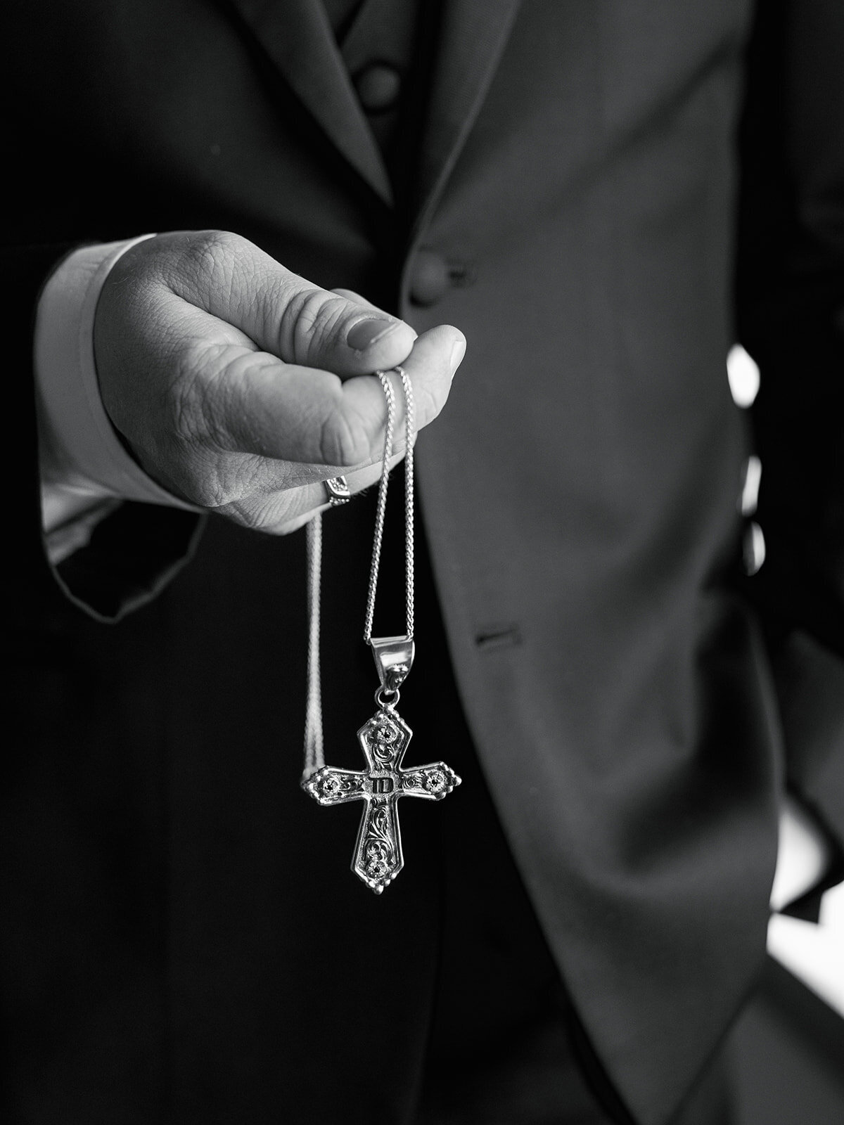 2025-10-11_DykesWeddingPreviews_MollyMurphyPhotography-12