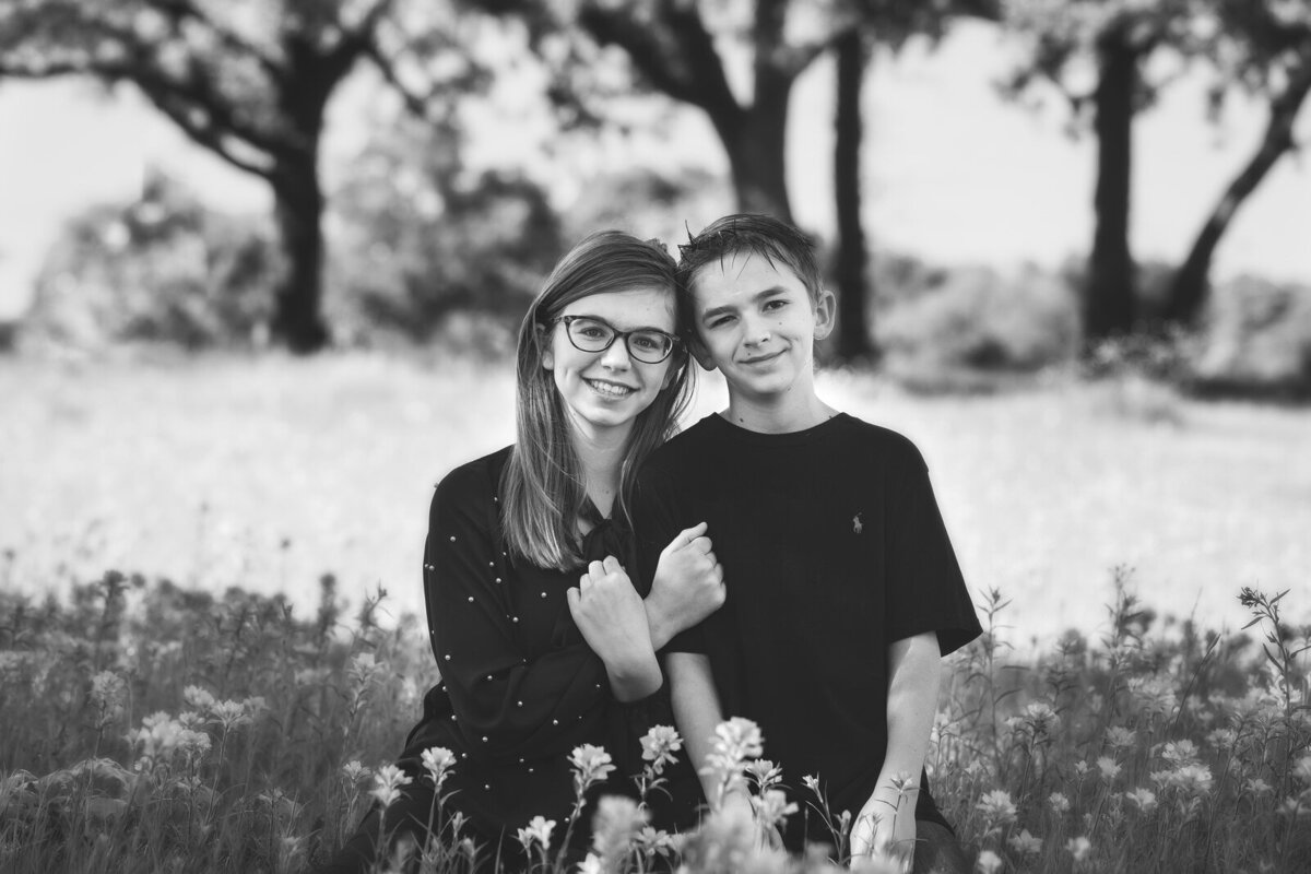 black-and-white-portrait-of-children-in-wildflowers