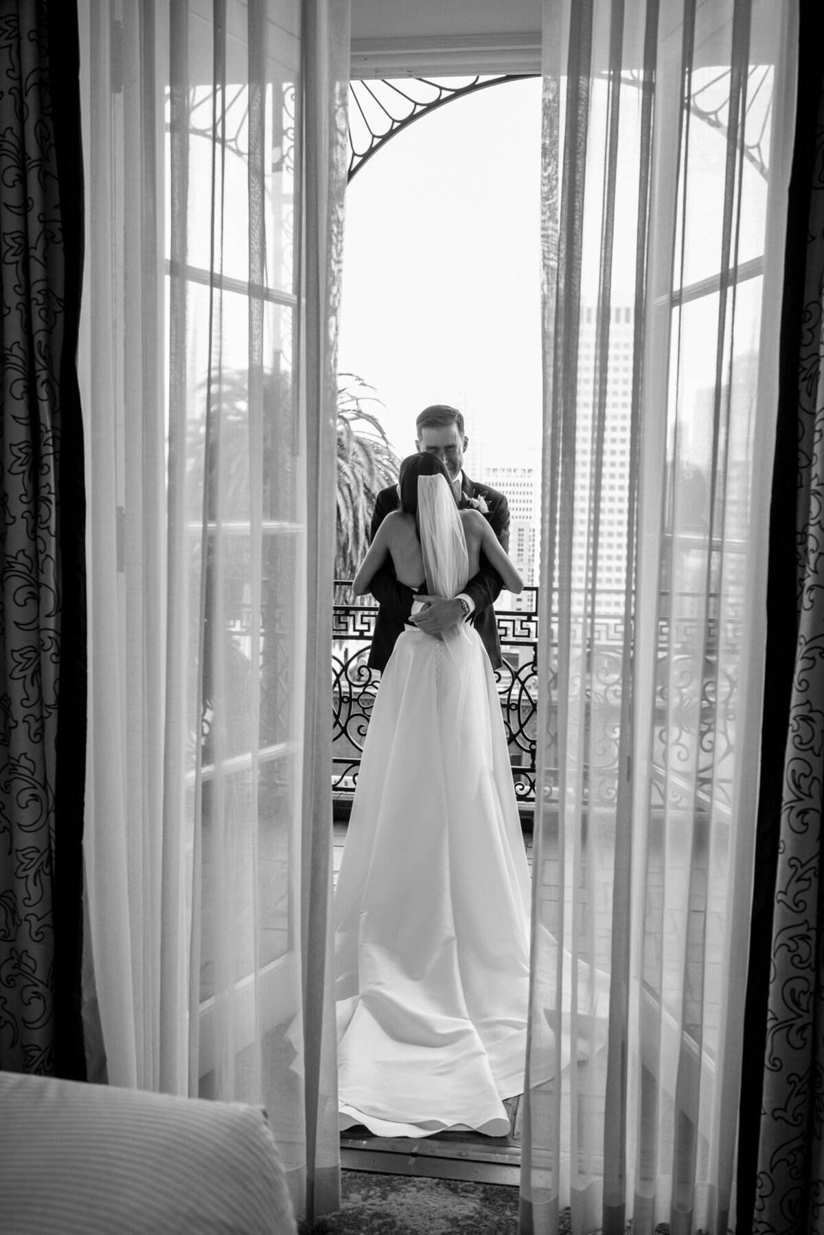 san francisco-flood-mansion-wedding-photography-catholic-wedding-classic-blackandwhite-churchwedding-wedding-thedejaureguis-012