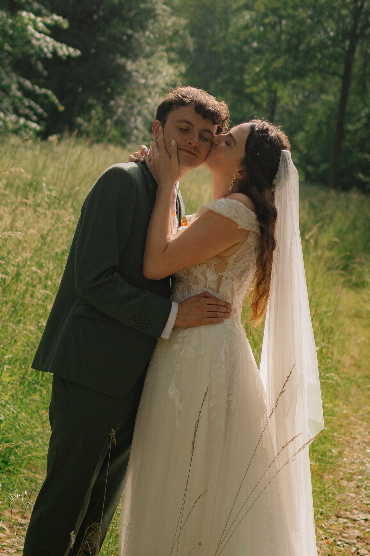 flora-and-will_deene-park-dibbins-wood-wedding_elee-smith-photo-889