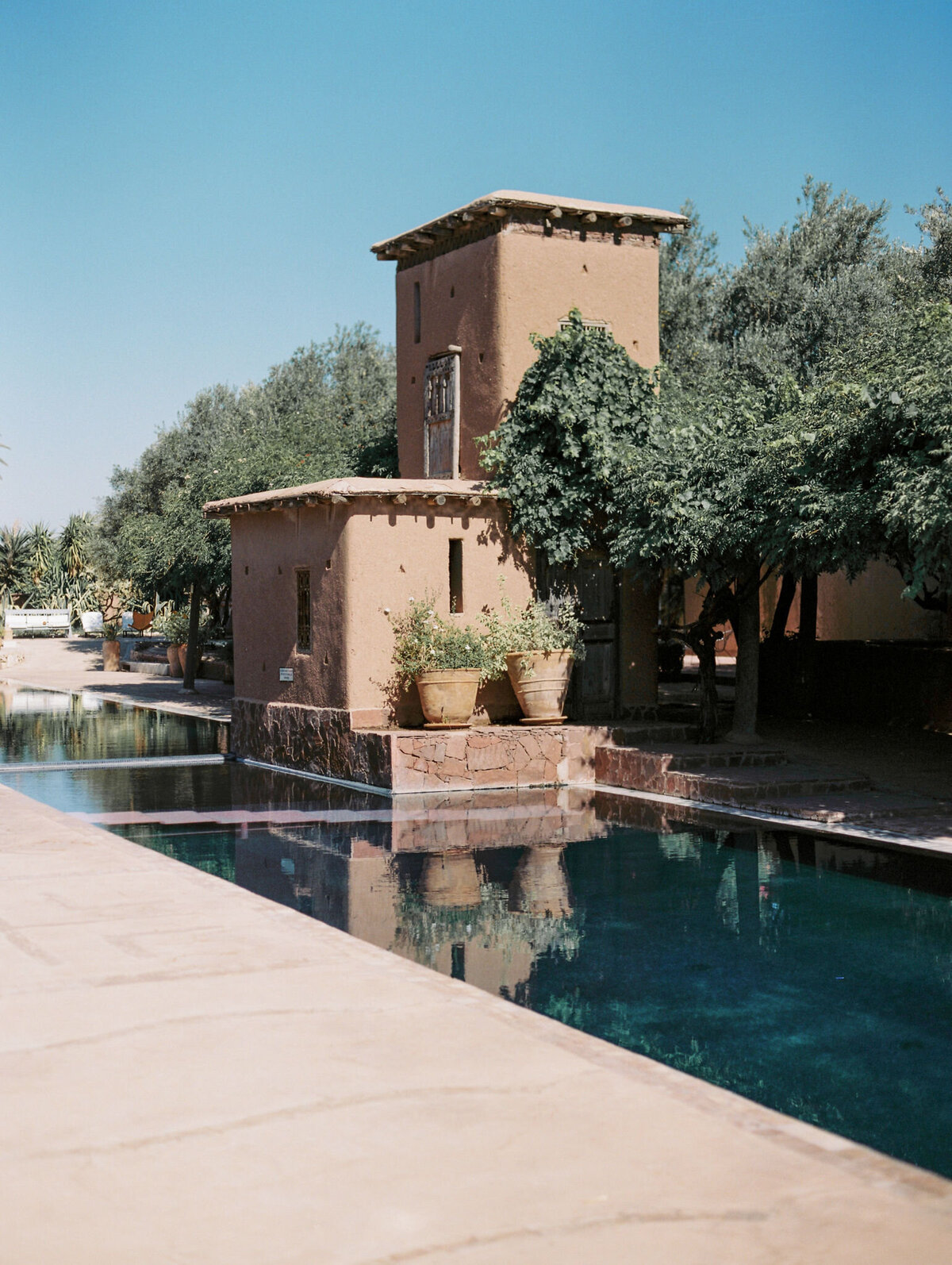 Morocco wedding in white Beldi country club Marrakech Veronique lorre destination florist45