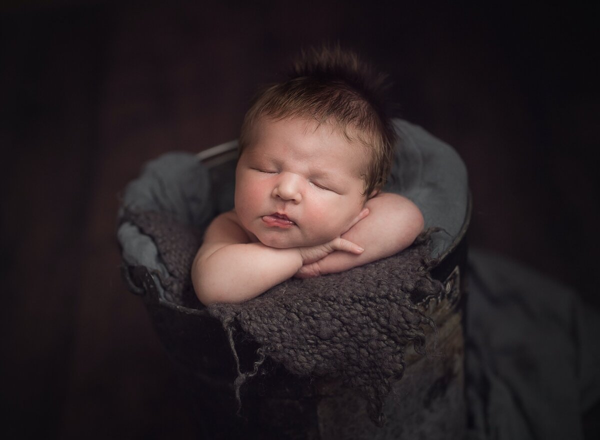 Affordable-Newborn-Photography-Calgary-09