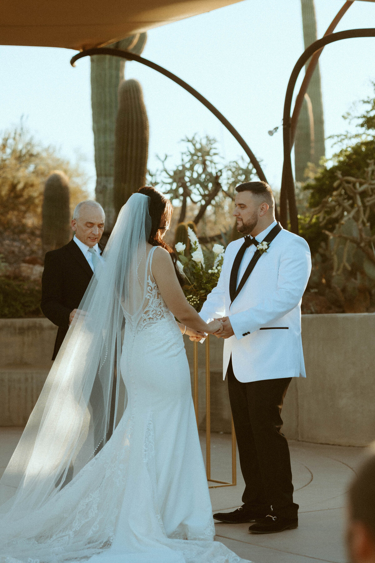 Desert-Botanical-Gardens-Wedding-OliviaHopePhotography--8
