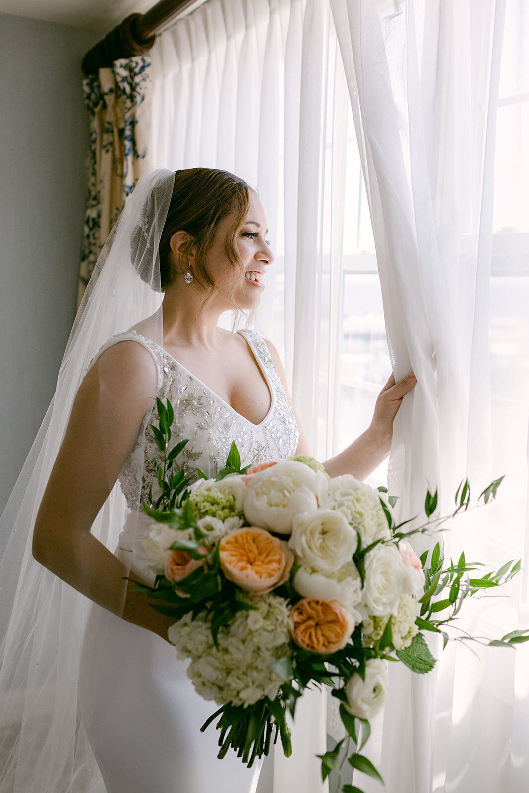 bella-luce-by-michelle-andrea-new-england-photographer-wedding-pinet-family-getting-ready-96