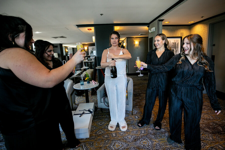 bride-popping-bubbles