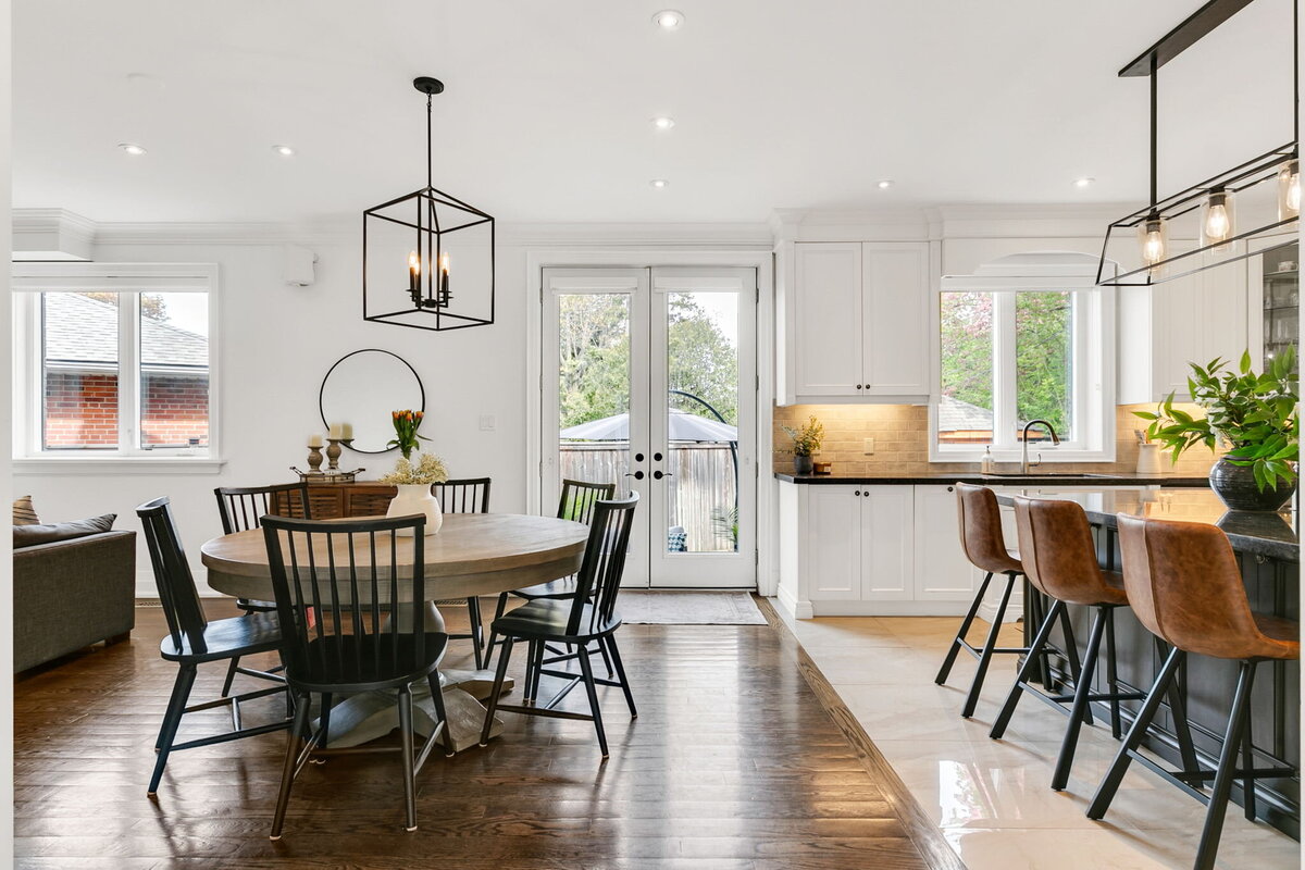 31-web-or-mls-17_002_Breakfast Area