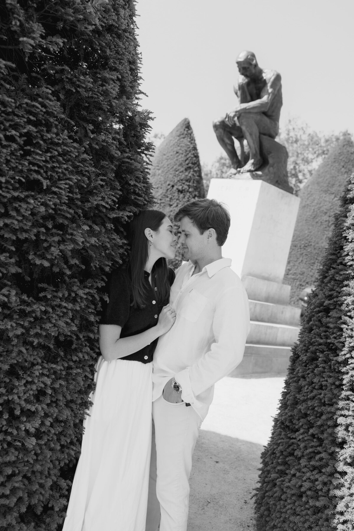 Engagement-Paris-Rodin-Garden-wedding-Larisa-Shorina-48