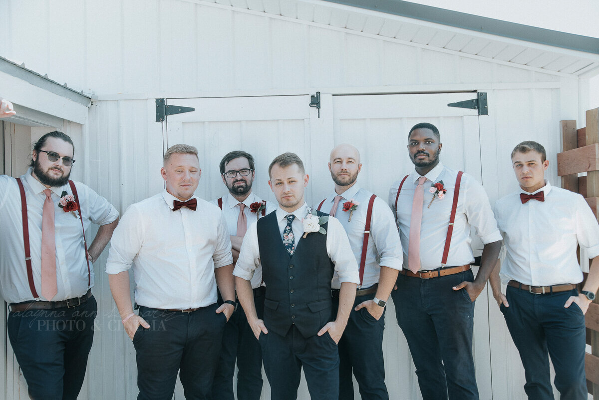 bridal party _ alaynna ann schwartz _ harpors vinyard _ iowa photographer _ playlife photography_0006