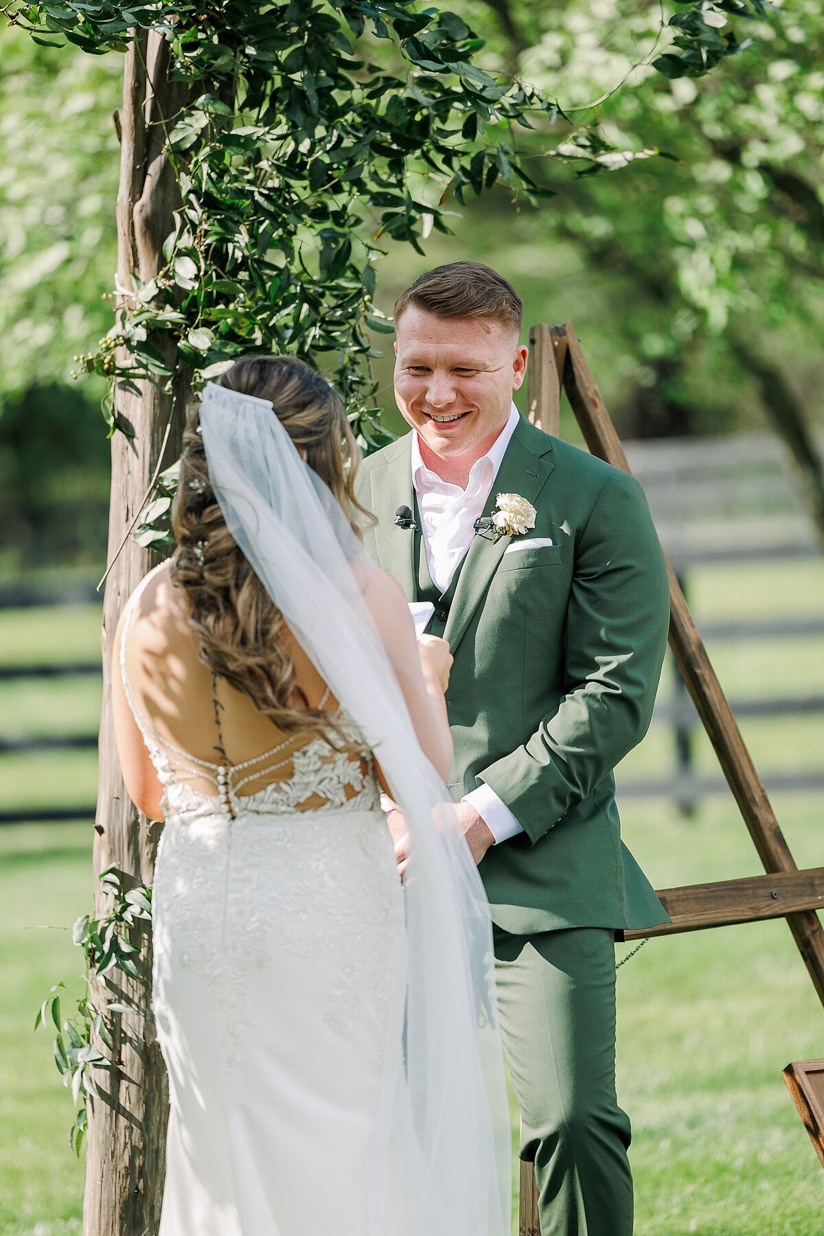 oak-barn-at-loyalty-wedding-rebecca-dotson-photography_0023