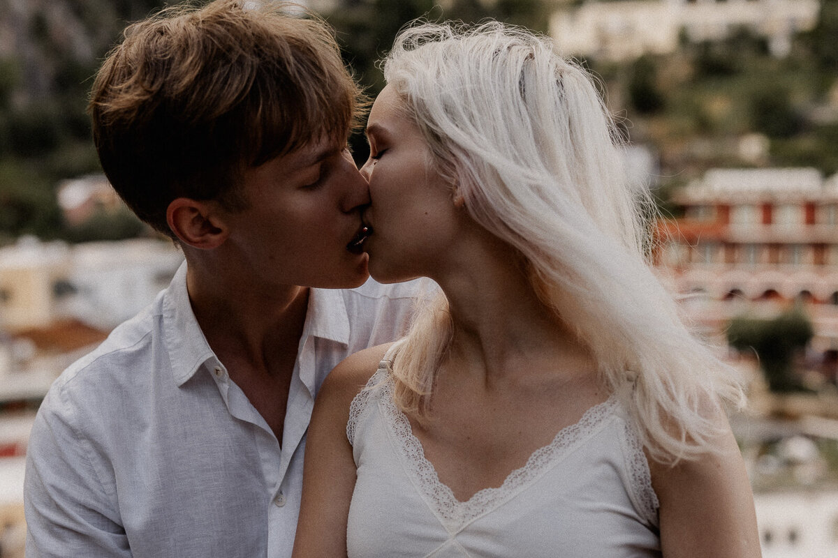 positano italy couple photos