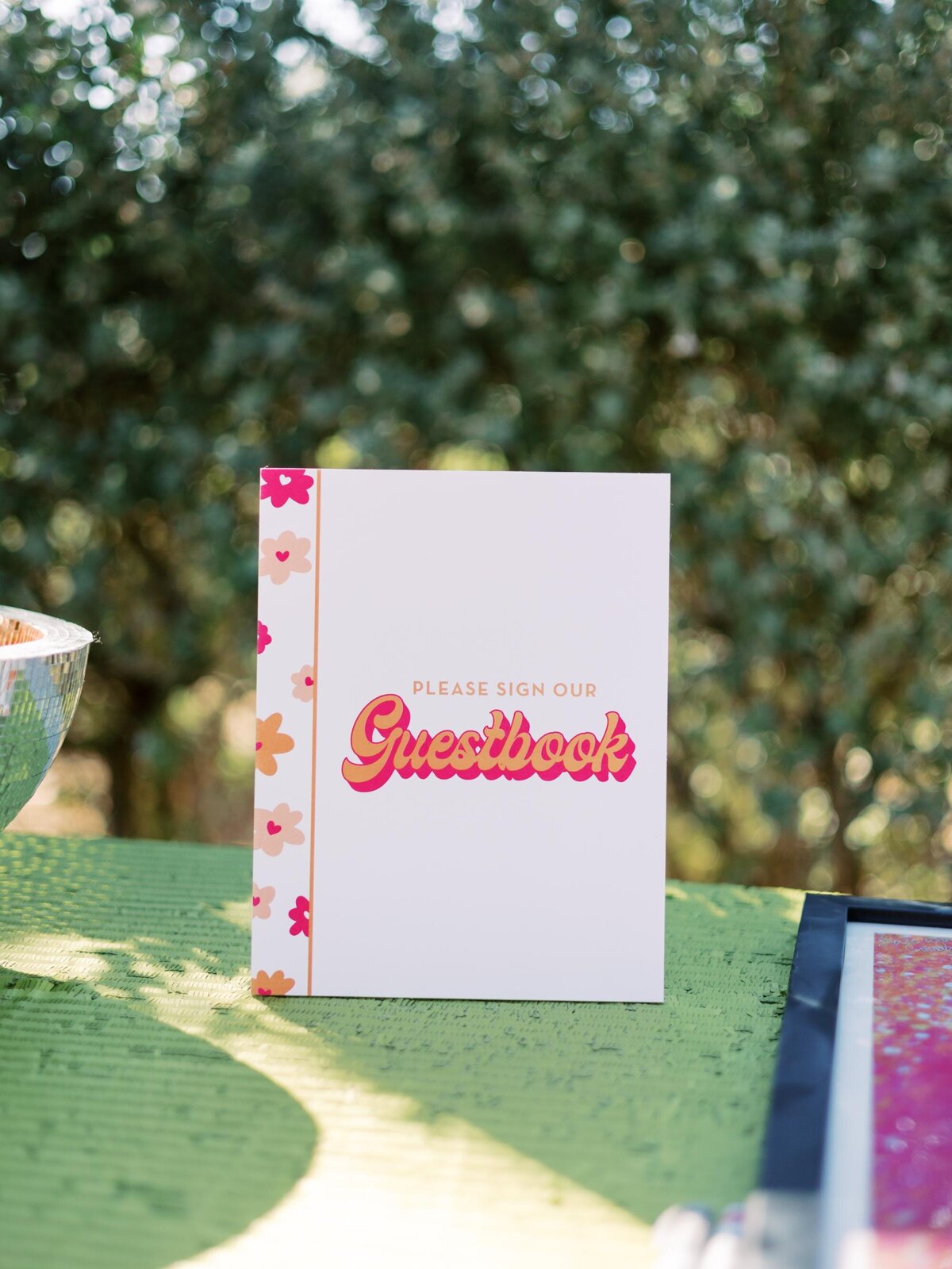 retro-wedding-guestbook-daisy-phoenix