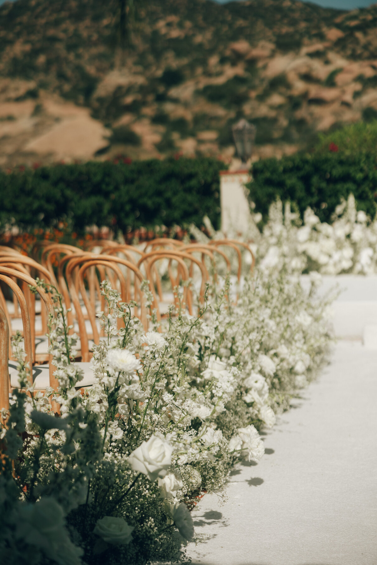 hummingbird-nest-ranch-california-elegant-luxury-wedding-38