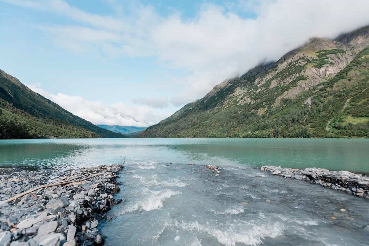 Glacier-lake-engagement-session-inspiration-for-couples-travel-in-alaska-Soul-and-Sky-Weddings