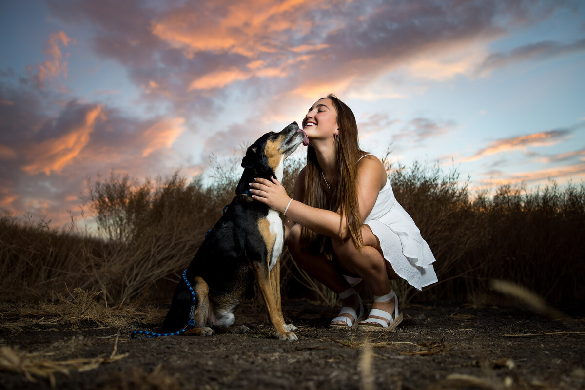 portrait-senior-highschool-dog-pet-kiss-sunset-coeur-dalene