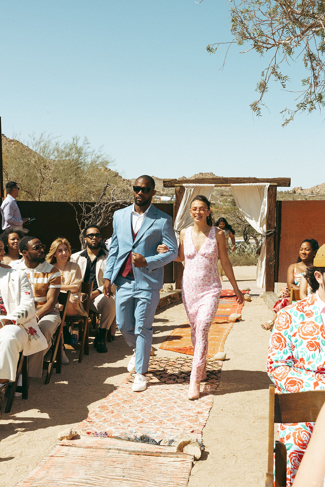 Faye-Fern-Creative-GoldenVibesPhoto-Sacred-Sands-Joshua-Tree-Wedding-Richie-James-Clara-Critchfield-Ceremony-15