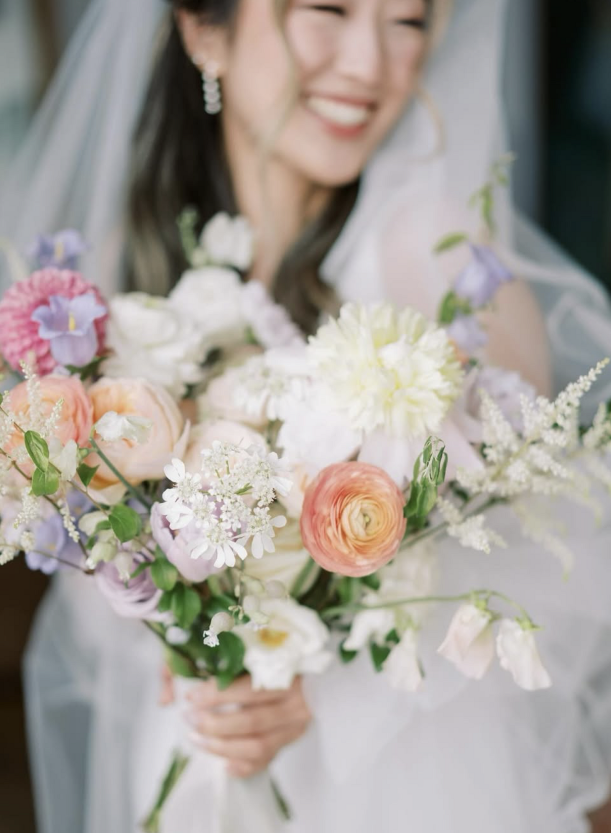 bride-happy-flowers