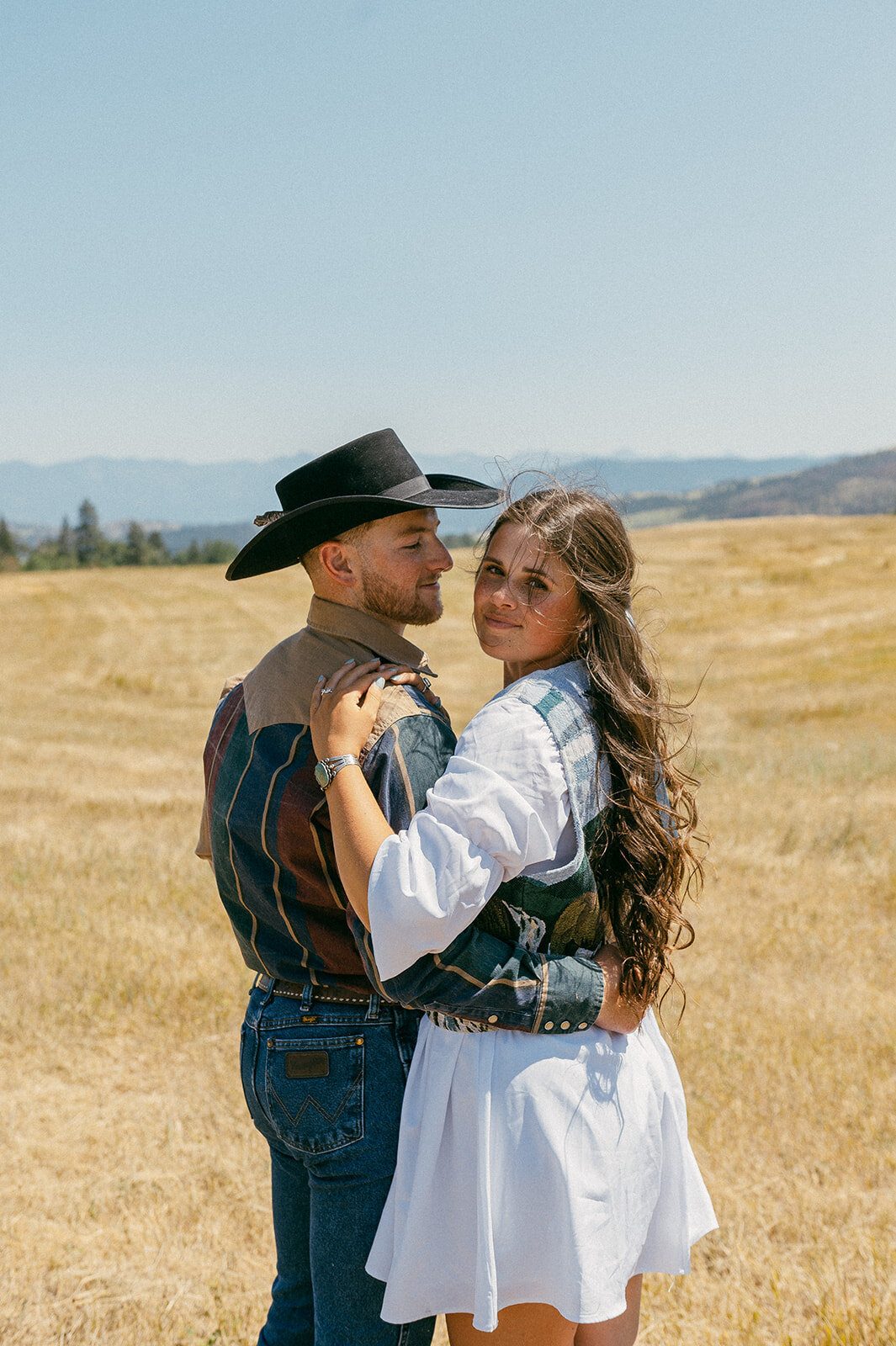 presley-gray-photo-haybale-forest-montana-elopement-7990