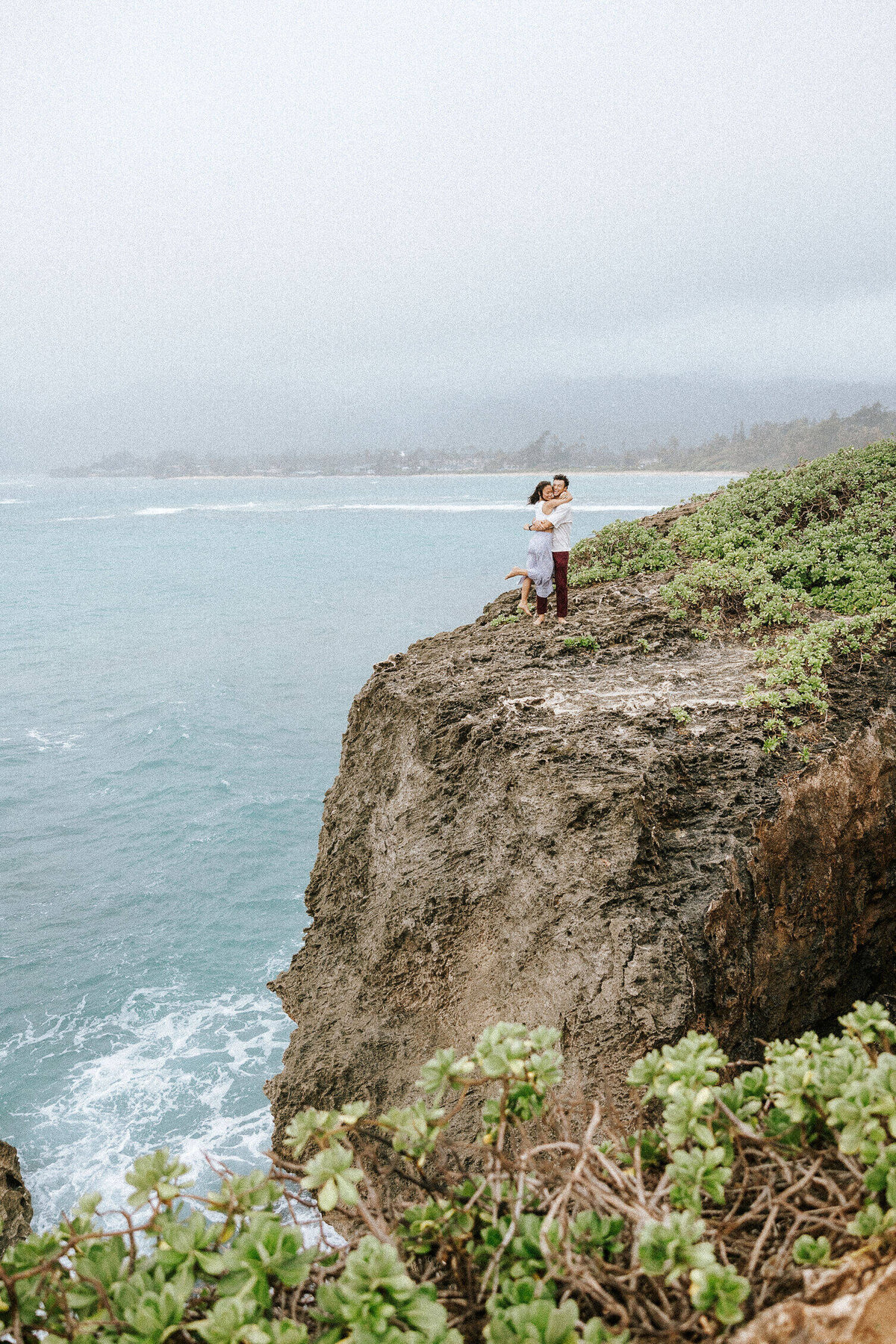 North_Shore_of_Oahu_Engagement_Photos_Skateboards_Laie_Kahuku_Haleiwa-01