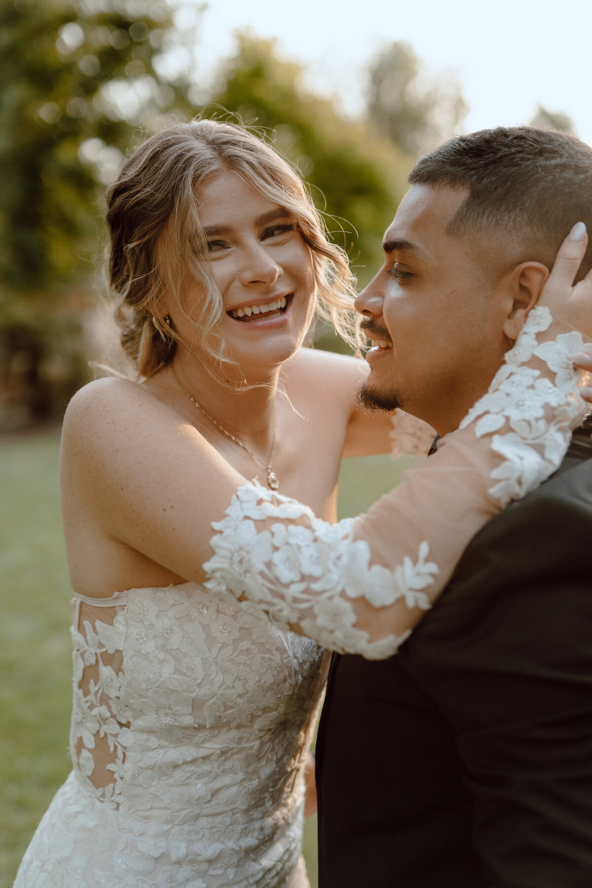 joyful-couple-closeup-des-moines-wedding-photographer-storyteller-collective-photo-co