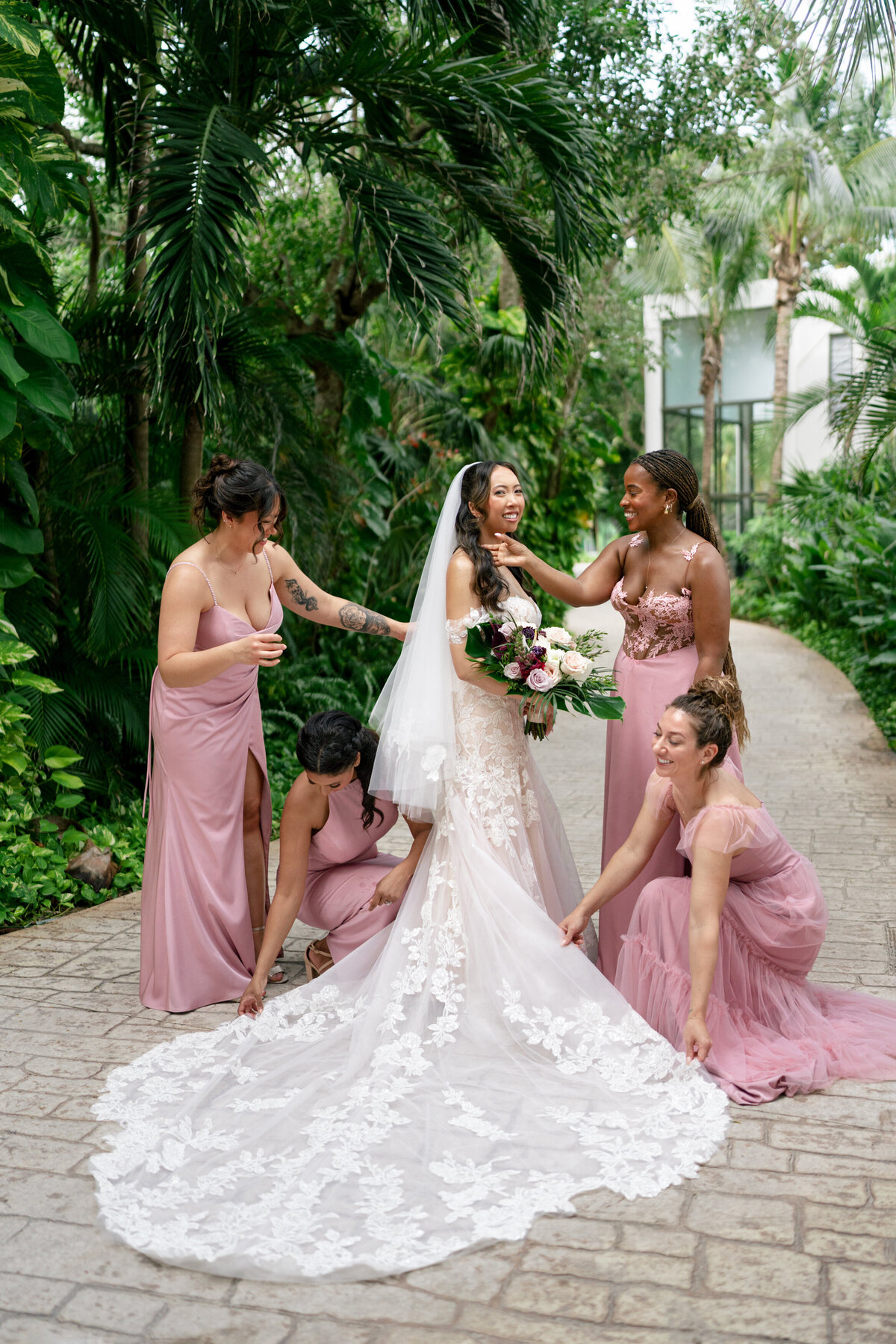 Berlez-Aspen-Avenue-Chicago-Wedding-Photographer-Grace-and-Ivory-Wedicity-Mexico-Editorial-Luxury-Tropical-Aveil-Brides-Designer-111