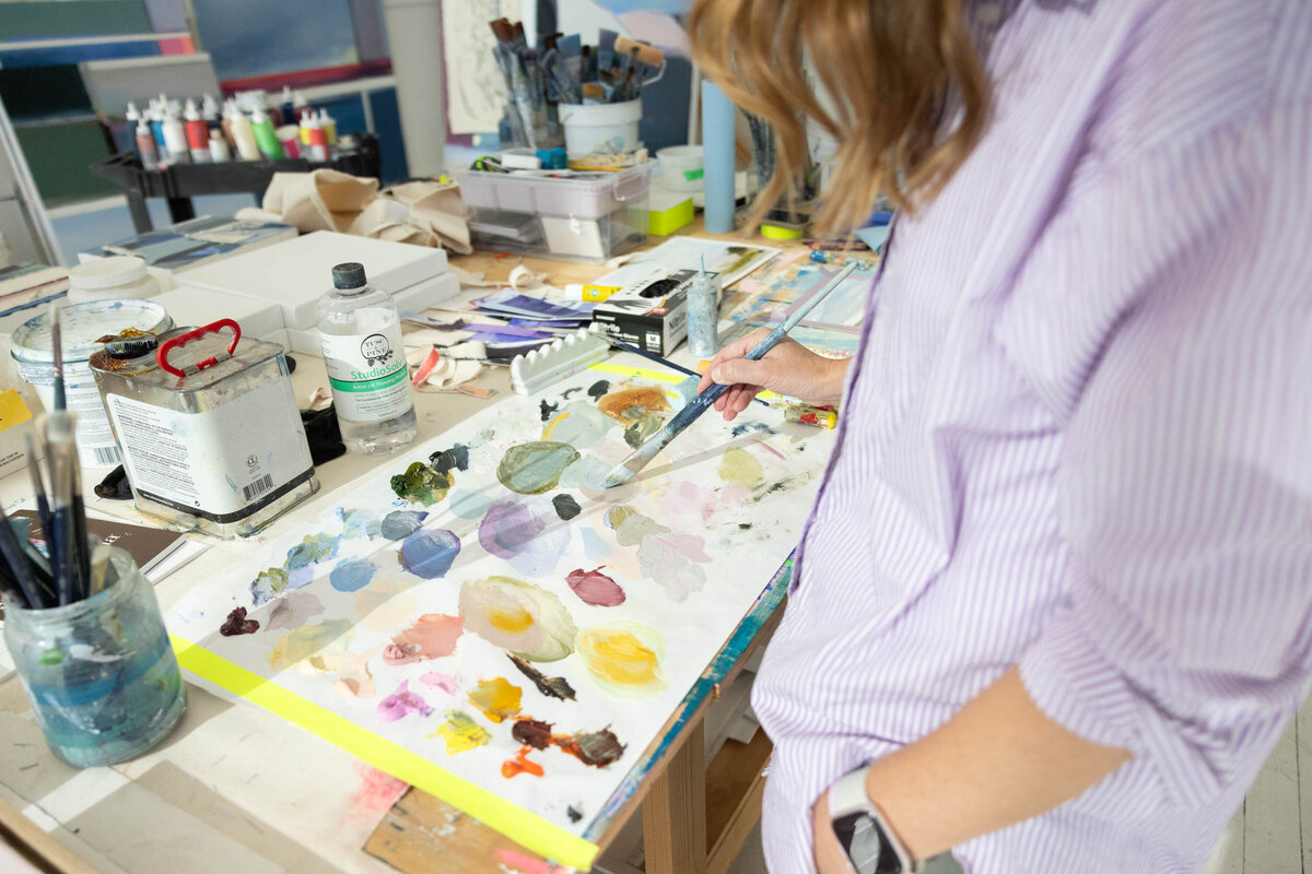 In-studio-brand-photography-for-kelly-rossetti-painter-27