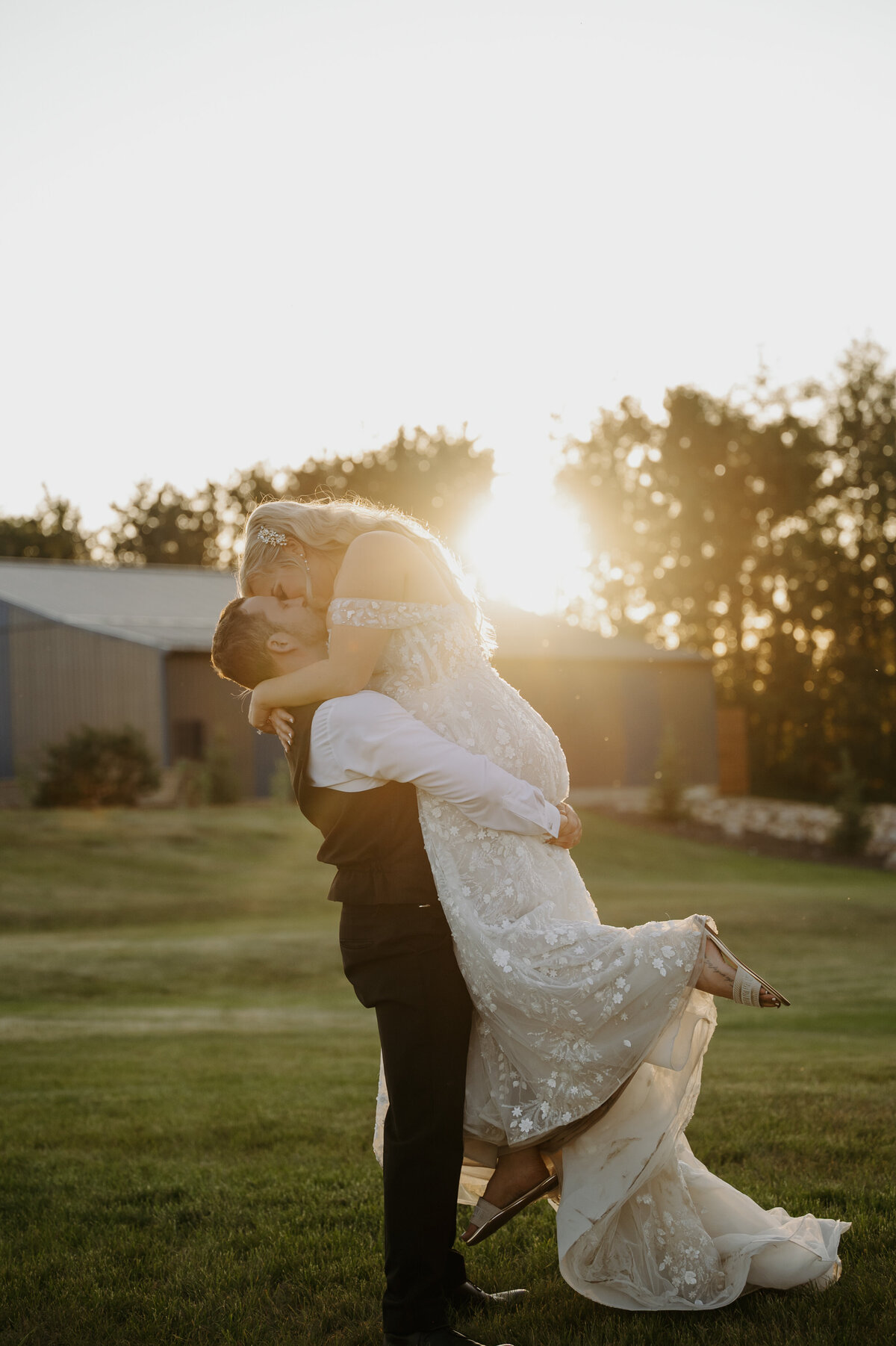 couple kissing during goldenhour at alberta wedding
