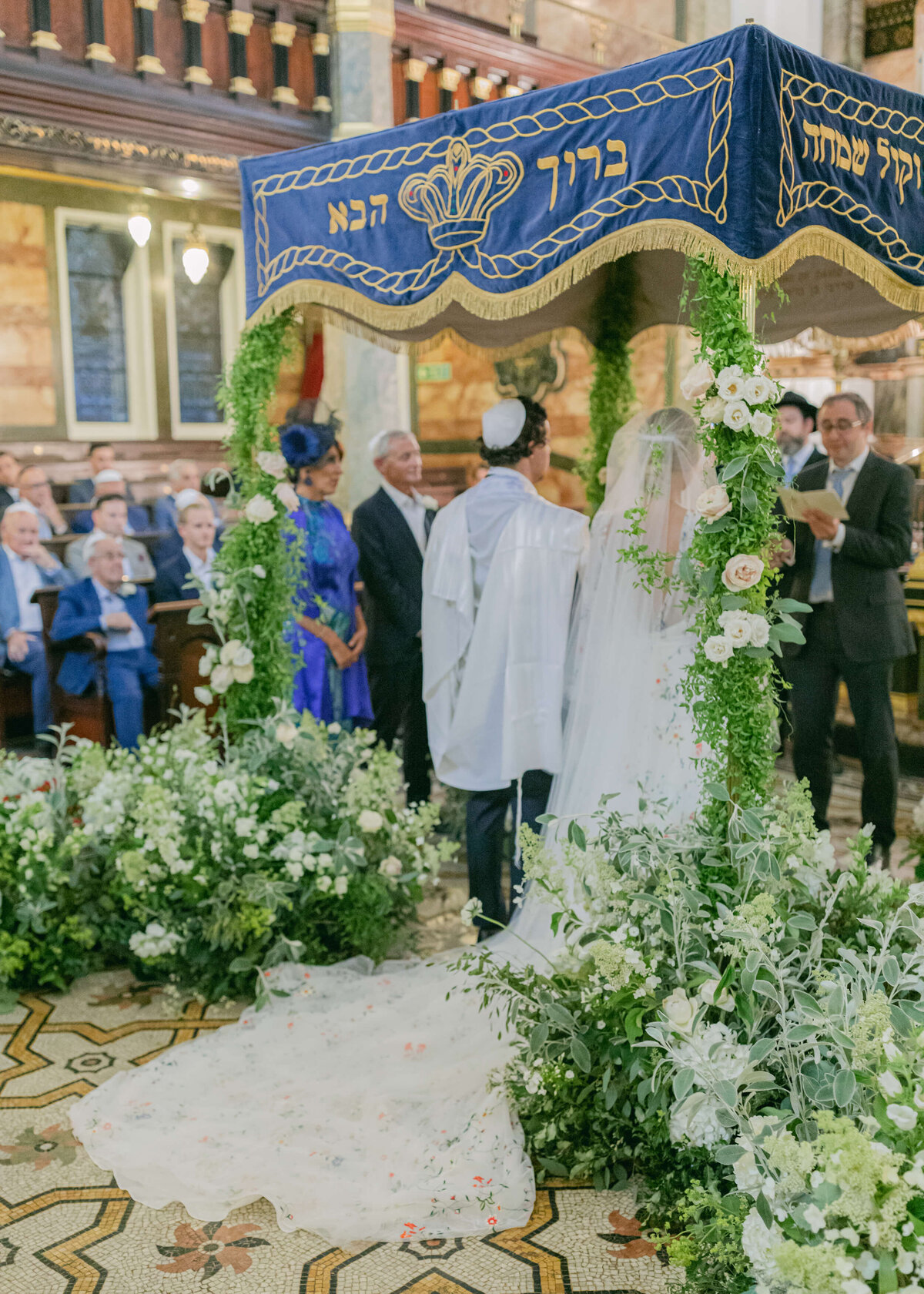 chloe-winstanley-weddings-jewish-ceremony-chuppah-sassi-holford-dress
