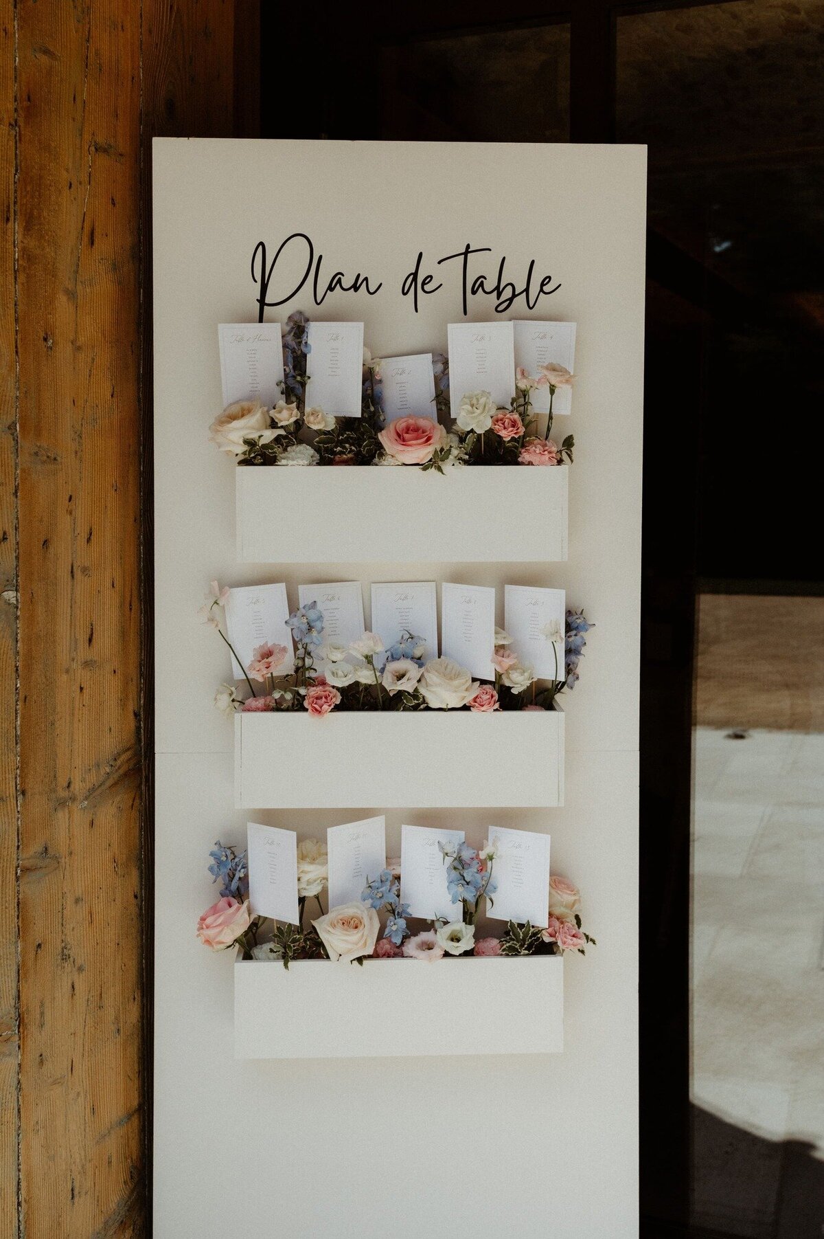 decoration-florale-roses-panneau-plan-de-table