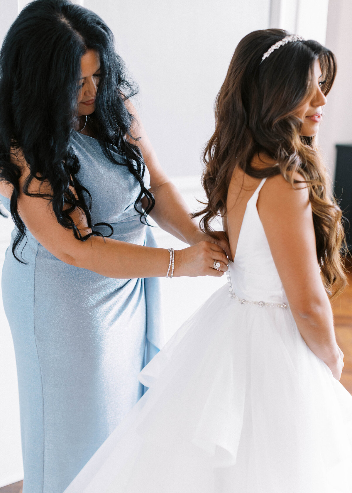 Huntingdon-Valley-Country-Club-Wedding-Bride-Getting-Ready_012