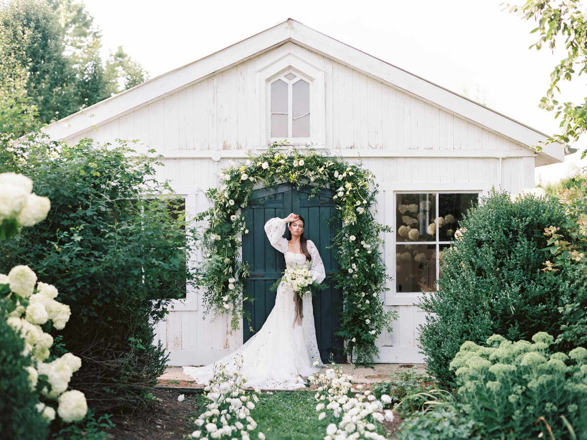 2022_08_08 Luxurious Garden Wedding Inspiration Ceremony-33