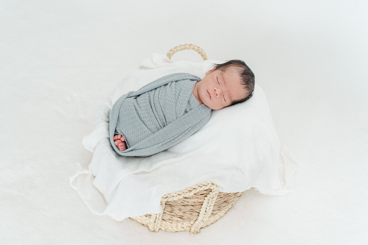 Castle Rock Lifestyle Newborn Photography Light and Airy Client Closet Elena Spraguer Photography 0016