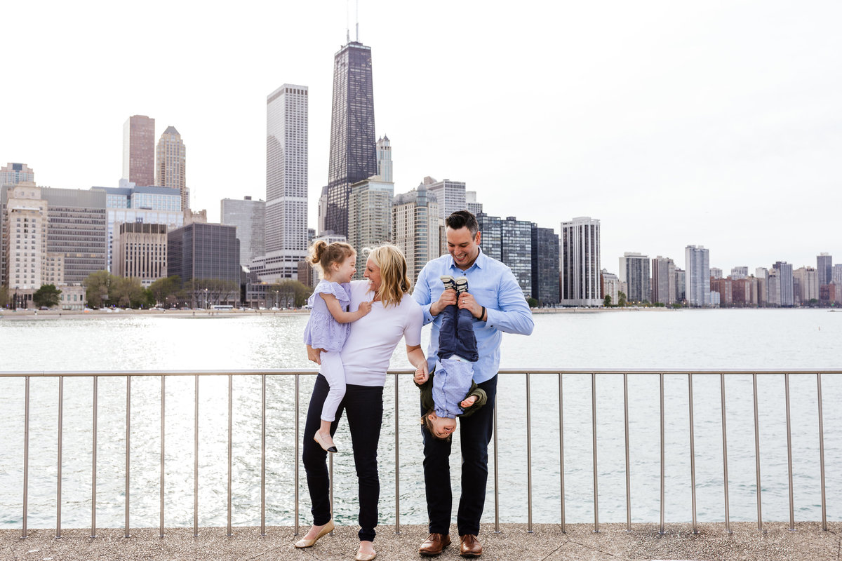 Chicago-Skyline-Family-Photographer
