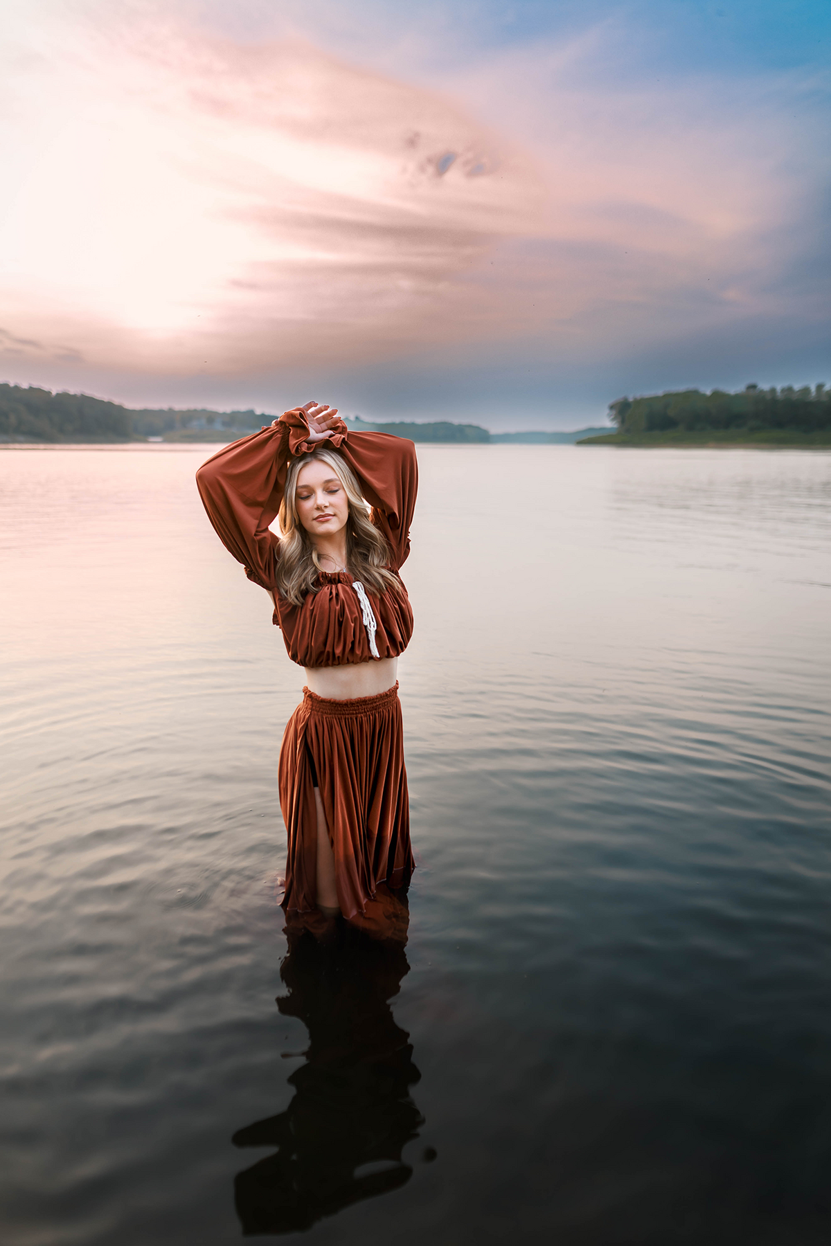 north liberty family photographer water shoot