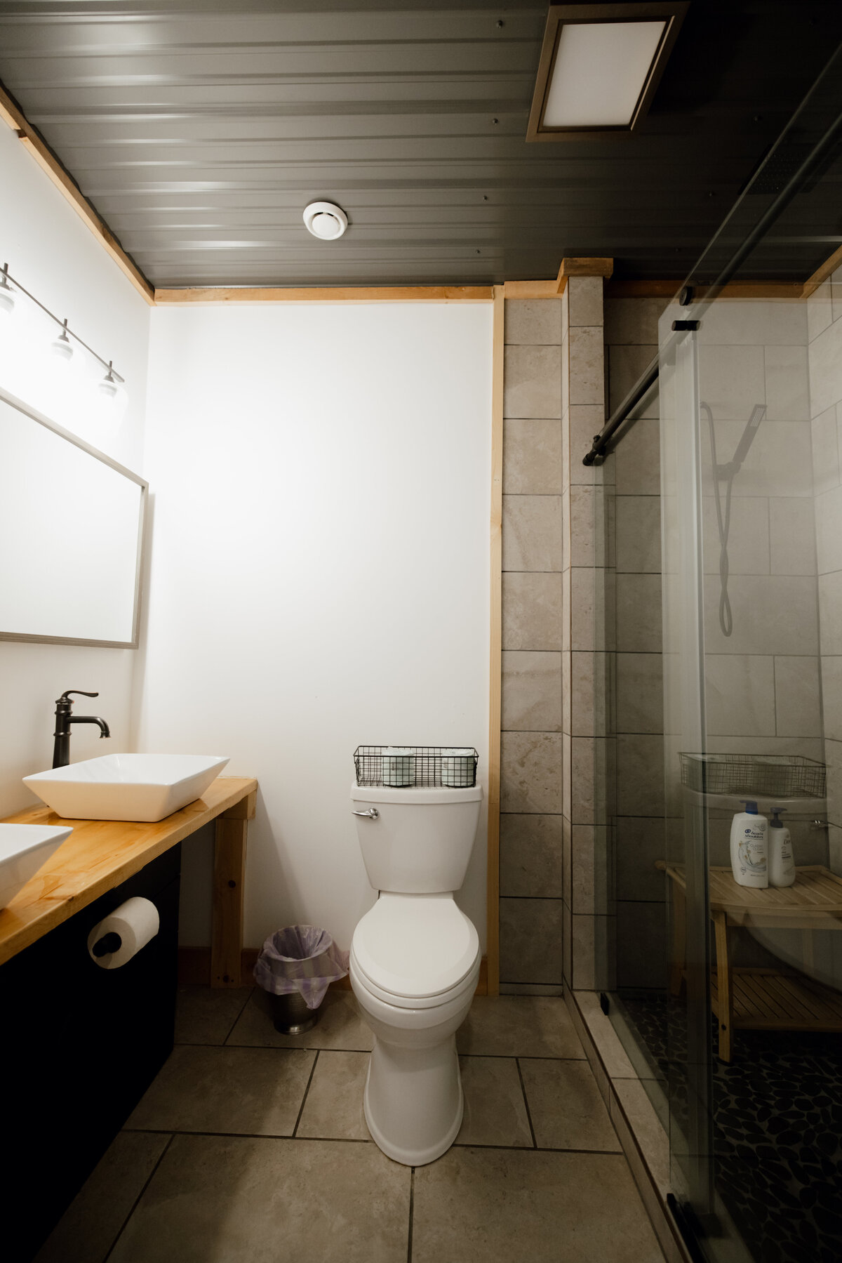 Bear-Ridge-Destination-barndo-suites-rosie-photo-video-30