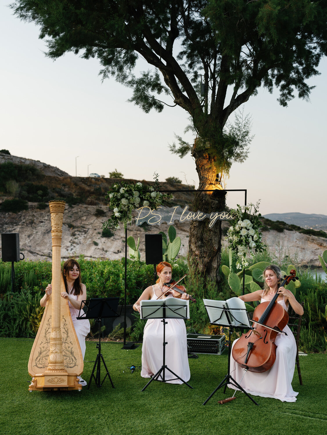 Romantic-Wedding-at-Island-Art-and-Taste–The-Residence-071