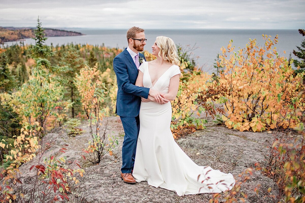 FilmDigitalHybridLakeSuperiorSplitRockFallLakesideElopementWeddingNorthShore_0024